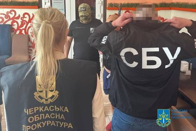 На Черкащині чоловік обіцяв "інвалідність для дитини” за 5,5 тисяч доларів На Черкащині чоловік обіцяв "інвалідність для дитини” за 5,5 тисяч доларів