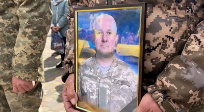 Загинули в один день: з двома побратимами попрощались у Сарнах на Рівненщині Загинули в один день: з двома побратимами попрощались у Сарнах на Рівненщині
