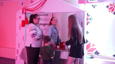 Підготували сім тематичних завдань. У Херсоні відбувся інтерактивний фестиваль-квест для родин Підготували сім тематичних завдань. У Херсоні відбувся інтерактивний фестиваль-квест для родин