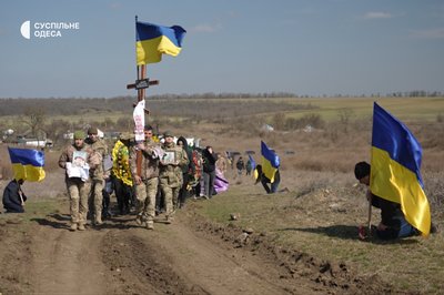"Вона хотіла в армію ще до війни": на Одещини попрощалися з 22-річною загиблою операторкою дронів "Вона хотіла в армію ще до війни": на Одещини попрощалися з 22-річною загиблою операторкою дронів