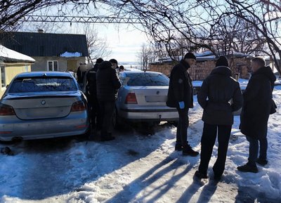 "Заманив дівчину до автомобіля". Що відомо про чоловіка, який, ймовірно, викрав 13-річну дівчину у Чернівцях "Заманив дівчину до автомобіля". Що відомо про чоловіка, який, ймовірно, викрав 13-річну дівчину у Чернівцях