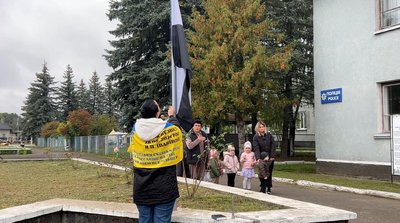 "Один відсоток надії дає віру": на Рівненщині підняли прапор на честь зниклих безвісти та полонених "Один відсоток надії дає віру": на Рівненщині підняли прапор на честь зниклих безвісти та полонених