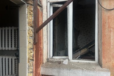 Вибило вікна, згорнулися в гармошку двері: фото наслідків нічної атаки БпЛА на Одесу Вибило вікна, згорнулися в гармошку двері: фото наслідків нічної атаки БпЛА на Одесу