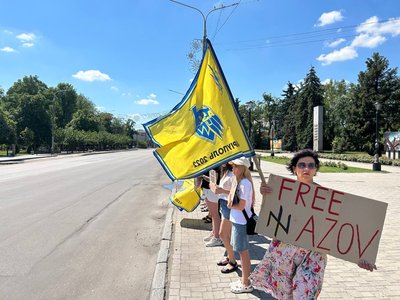 "Він перевівся до Маріуполя: хотів жити ближче до моря". У Павлограді пройшла акція "Не мовчи — полон вбиває" "Він перевівся до Маріуполя: хотів жити ближче до моря". У Павлограді пройшла акція "Не мовчи — полон вбиває"