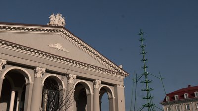 Як жителі Рівного реагують на встановлення ялинки у центрі міста Як жителі Рівного реагують на встановлення ялинки у центрі міста