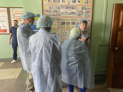 "Дуже травмовані ноги, обгорілий": що розповідають рідні поранених під час обстрілу у Полтаві