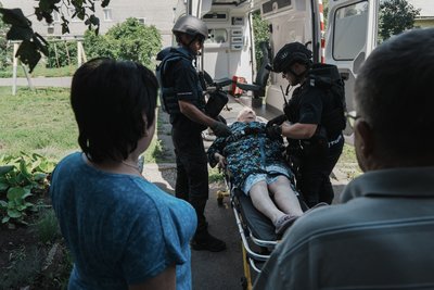Матір Ольги Дрогало Клавдію Лисенко евакуюють з Шевченкового Матір Ольги Дрогало Клавдію Лисенко евакуюють з Шевченкового