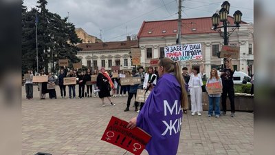 Учасники акції проти нового Цивільного кодексу у Чернівцях Учасники акції проти нового Цивільного кодексу у Чернівцях