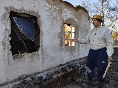 Лісова пожежа на Полтавщині знищила сільську хату-музей Лісова пожежа на Полтавщині знищила сільську хату-музей