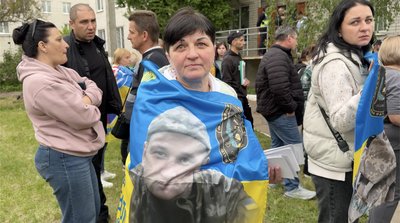 "Досі не віриться, що я повернувся": як зустрічали повернених з полону черкащан "Досі не віриться, що я повернувся": як зустрічали повернених з полону черкащан