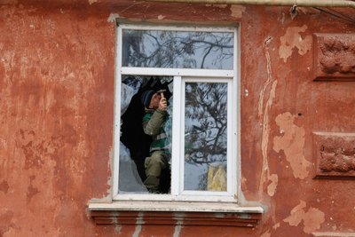 Пошкоджені вікна, стіни та стелі. Херсонці про наслідки обстрілів Центрального та Корабельного районів Пошкоджені вікна, стіни та стелі. Херсонці про наслідки обстрілів Центрального та Корабельного районів