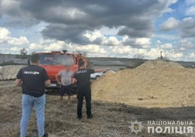Видобуток піску на майже 900 тисяч гривень: трьом жителям Одещини повідомили про підозру