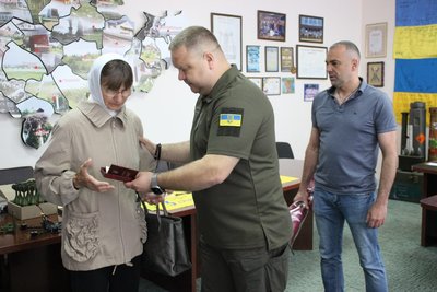 Державну нагороду вручили родині загиблого захисника з Хмельниччини Державну нагороду вручили родині загиблого захисника з Хмельниччини