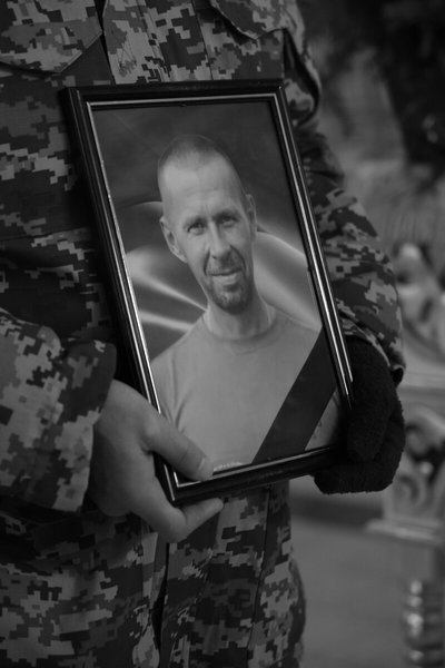 Останній бій прийняв на Донеччині: у Луцьку попрощалися з 48-річним захисником Миколою Гліною Останній бій прийняв на Донеччині: у Луцьку попрощалися з 48-річним захисником Миколою Гліною