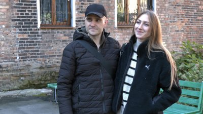 Експолонений боєць 36-ї бригади морської піхоти Сергій Смирнов зустрівся із родиною на Волині Експолонений боєць 36-ї бригади морської піхоти Сергій Смирнов зустрівся із родиною на Волині