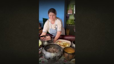 "Піч принесла мені популярність": багатодітна мати з Чернігівщини готує за родинними рецептами та знімає про це блог "Піч принесла мені популярність": багатодітна мати з Чернігівщини готує за родинними рецептами та знімає про це блог