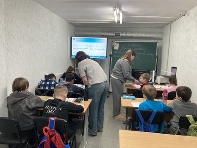 Заняття в укритті університету для куп'янських школярів Заняття в укритті університету для куп'янських школярів