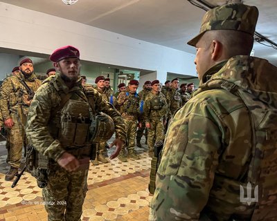 Воїни 95-ї десантно-штурмової бригади отримали нагороди від генерала Сирського Воїни 95-ї десантно-штурмової бригади отримали нагороди від генерала Сирського