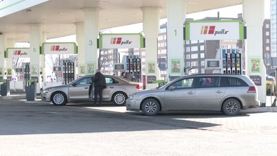 "Будемо пішки ходити": що розповіли про зростання цін на пальне водії у Рівному "Будемо пішки ходити": що розповіли про зростання цін на пальне водії у Рівному