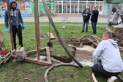У Сумах облаштовують ручні колонки для безперебійного доступу до води У Сумах облаштовують ручні колонки для безперебійного доступу до води