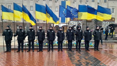 Поклали квіти та виконали гімн України. У Кропивницькому відзначили День Гідності та Свободи Поклали квіти та виконали гімн України. У Кропивницькому відзначили День Гідності та Свободи