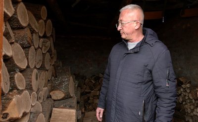 Економить наш бюджет»: у Кам’янській громаді переселенцям безоплатно привозять дрова Економить наш бюджет»: у Кам’янській громаді переселенцям безоплатно привозять дрова