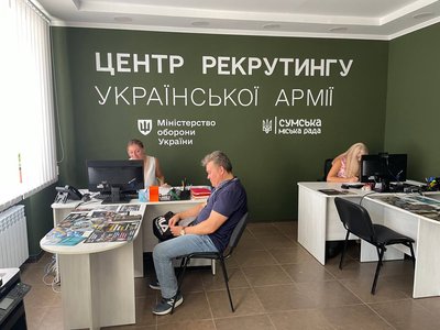 “Хочу до лав ЗСУ”: як працює Центр рекрутингу української армії в Сумах “Хочу до лав ЗСУ”: як працює Центр рекрутингу української армії в Сумах