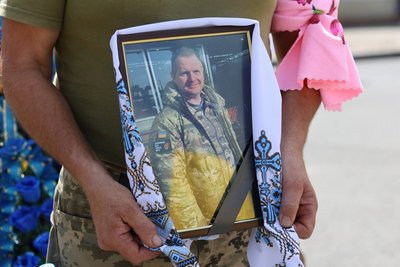 "На щиті": на Черкащині попрощалися із ? захисниками "На щиті": на Черкащині попрощалися із ? захисниками