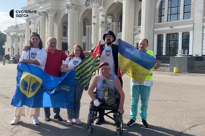До Одеси приїхав волонтер "дядя Гриша", щоб зібрати гроші для ЗСУ До Одеси приїхав волонтер "дядя Гриша", щоб зібрати гроші для ЗСУ
