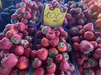 "М'ясо упало в ціні": які продукти на полтавському ринку здорожчали, а які здешевшали "М'ясо упало в ціні": які продукти на полтавському ринку здорожчали, а які здешевшали