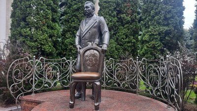 Вензель імператриці, дошки про декабристів і Пушкіна. Які російські символи є в Кропивницькому й що з ними робити Вензель імператриці, дошки про декабристів і Пушкіна. Які російські символи є в Кропивницькому й що з ними робити