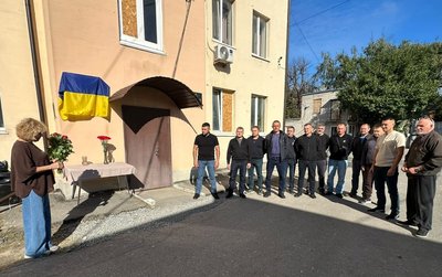 Відкриття меморіальної дошки загиблому військовому Руслану Веприцькому Відкриття меморіальної дошки загиблому військовому Руслану Веприцькому