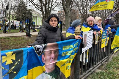 У Полтаві влаштували акцію на підтримку військовополонених У Полтаві влаштували акцію на підтримку військовополонених