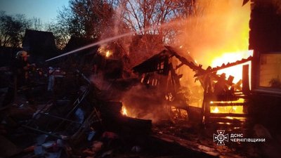 Двох чоловіків доправили до лікарні: війська РФ атакували Городнянську громаду на Чернігівщині Двох чоловіків доправили до лікарні: війська РФ атакували Городнянську громаду на Чернігівщині