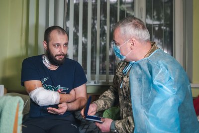 Командувач ЗСУ провідав поранених військових у госпіталі на Київщині Командувач ЗСУ провідав поранених військових у госпіталі на Київщині