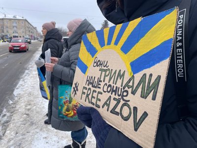 У Черкасах відбулася акція "Не мовчи — полон вбиває" У Черкасах відбулася акція "Не мовчи — полон вбиває"