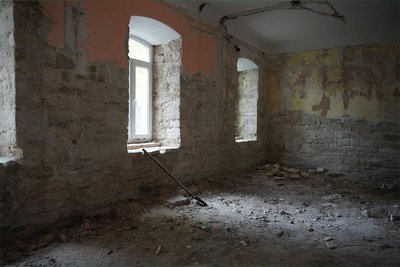 Будівля, яку реставрують для інклюзивно-ресурсного центру в Хотині на Буковині Будівля, яку реставрують для інклюзивно-ресурсного центру в Хотині на Буковині