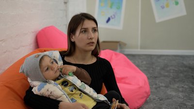 У чернігівському ветеранському просторі "Серцевір" проводять заняття з каністерапії із собакою Лілу У чернігівському ветеранському просторі "Серцевір" проводять заняття з каністерапії із собакою Лілу