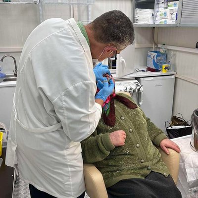 Стоматолог лікує жительку Березнегуватської громади, 13 травня 2024 року Стоматолог лікує жительку Березнегуватської громади, 13 травня 2024 року