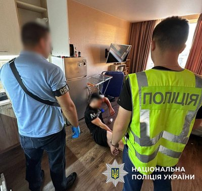 За $20 тисяч обіцяв переправити чоловіка до Румунії: у Києві затримали підозрюваного За $20 тисяч обіцяв переправити чоловіка до Румунії: у Києві затримали підозрюваного