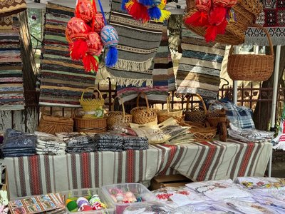 Долучили понад 40 виробників: в Ужгороді проводять Великодній ярмарок Долучили понад 40 виробників: в Ужгороді проводять Великодній ярмарок