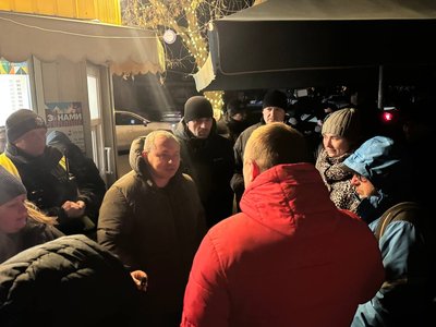 Сум'яни вийшли на мітинг через тривале відключення світла Сум'яни вийшли на мітинг через тривале відключення світла
