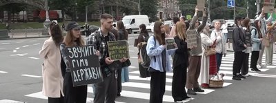 У Києві хвилиною мовчання вшанували пам'ять парамедикині Ірини Цибух У Києві хвилиною мовчання вшанували пам'ять парамедикині Ірини Цибух