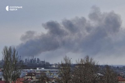 Дим в Одесі: у місті горять поля зрошення та очерет Дим в Одесі: у місті горять поля зрошення та очерет