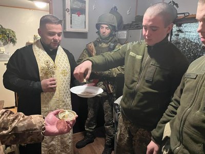 "Сповідаю воїнів і почався артобстріл": історія військового капелана зі Львова "Сповідаю воїнів і почався артобстріл": історія військового капелана зі Львова