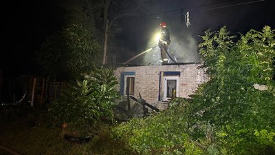 Пожежа у Балаклії після російського влучання вночі 17 вересня 2026 року Пожежа у Балаклії після російського влучання вночі 17 вересня 2026 року