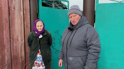 Село на Чернігівщині: як живуть пенсіонерки у майже покинутому селі Село на Чернігівщині: як живуть пенсіонерки у майже покинутому селі