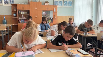 Учні за партами Учні за партами