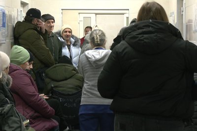 Черга з травмованих через ожеледицю у травмпункті на вулиці Фастівській у Чернівцях Черга з травмованих через ожеледицю у травмпункті на вулиці Фастівській у Чернівцях