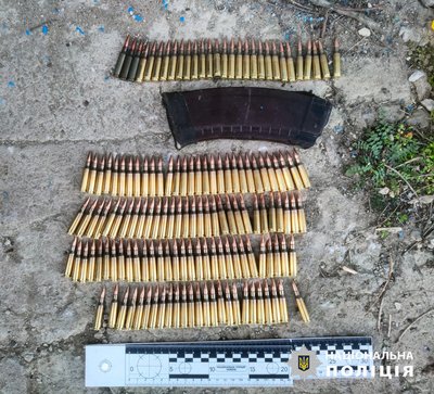 Знайшли автомат, боєприпаси та вибухівку: на Одещині чоловіку повідомили про підозру